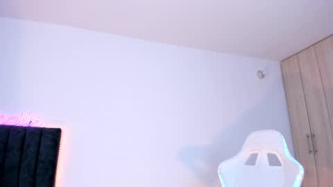 Little Queen Lia  online show from 02-21-25, 12:05