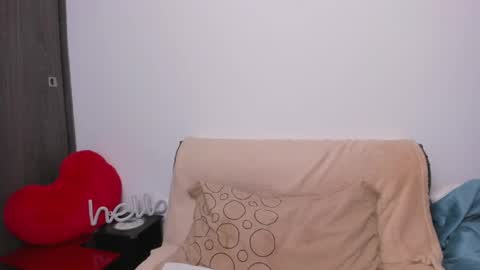 Little Queen Lia  online show from 05-28-26, 11:24