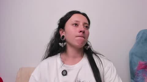 Little Queen Lia  online show from 06-01-26, 01:18