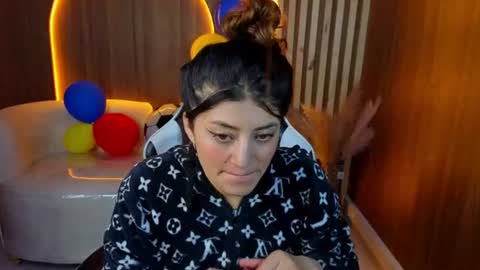Snapshot of lia_queen_tx chatting on 07-04-26, 03:13 Online 1400 - 2100 online show from 07-04-26, 03:13