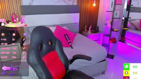 Snapshot of lia_roux1 chatting on 03-06-26, 03:25 Camila online show from 03-06-26, 03:25