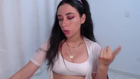 Snapshot of liaa_cute_ chatting on 05-18-26, 04:07 lia online show from 05-18-26, 04:07