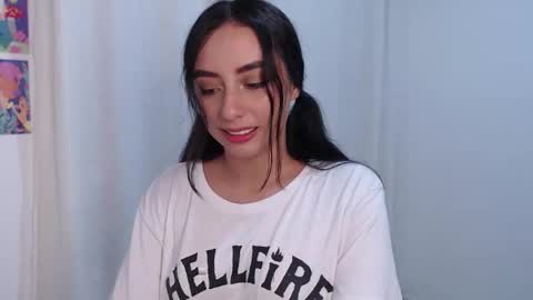 Snapshot of liaa_cute_ chatting on 06-11-26, 02:53 lia online show from 06-11-26, 02:53
