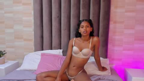 Snapshot of liaa_taylor1 chatting on 03-06-25, 01:48 Lia online show from 03-06-25, 01:48