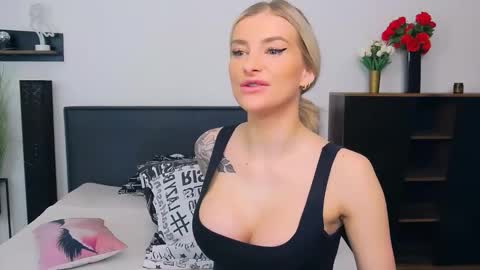 Lia online show from 04-02-26, 06:44