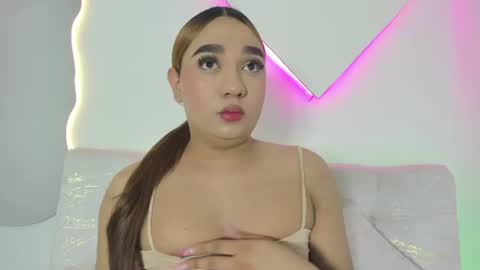 Snapshot of liacampbell__ chatting on 06-15-26, 08:55 La online show from 06-15-26, 08:55