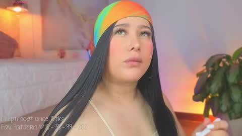 Lia Cox online show from 10-31-25, 04:13