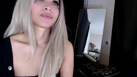 Lia Divina online show from 02-18-25, 11:55