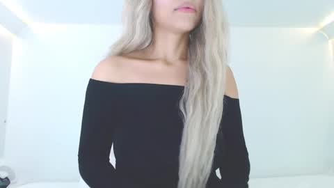 Lia Divina online show from 11-25-25, 05:40