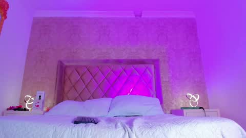 Snapshot of liaflowers chatting on 02-14-25, 05:09 Lia online show from 02-14-25, 05:09