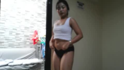 Snapshot of liafunsized_18 chatting on 11-21-25, 02:43 Lia Funsized18 online show from 11-21-25, 02:43