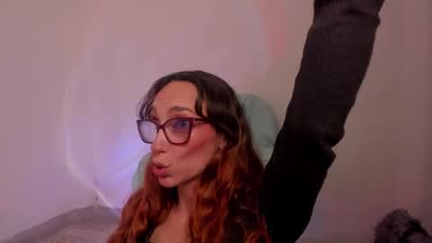 Snapshot of liahilton_ chatting on 12-19-25, 03:30 lh6 9c online show from 12-19-25, 03:30