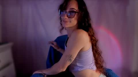 Snapshot of liahilton_ chatting on 05-09-26, 02:44 lh6 9c online show from 05-09-26, 02:44
