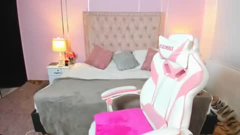 Liah online show from 12-19-24, 08:34