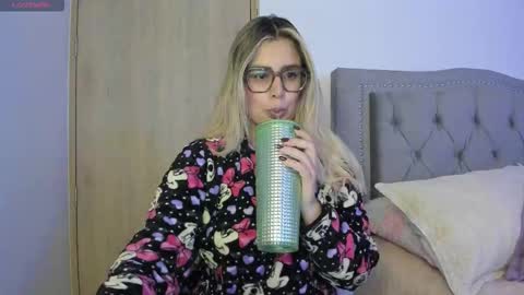 Lia  online show from 09-29-25, 01:55