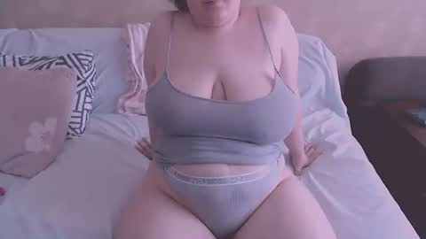 Snapshot of liahsofty chatting on 06-15-26, 12:40 miss Lia colection for travel online show from 06-15-26, 12:40