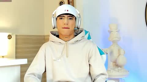 Liam online show from 09-12-25, 04:40