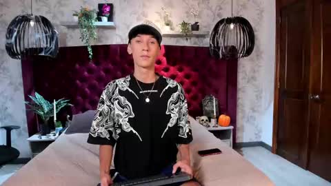 Snapshot of liam_and_tristan chatting on 10-30-25, 08:31 Liam  Tristan online show from 10-30-25, 08:31