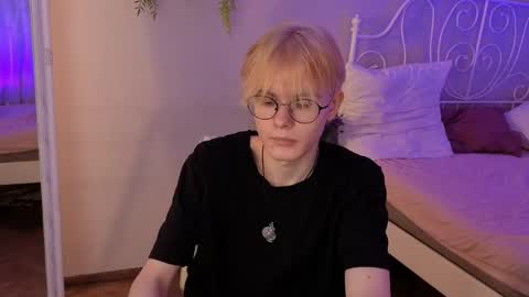 LIAM online show from 04-12-26, 05:23