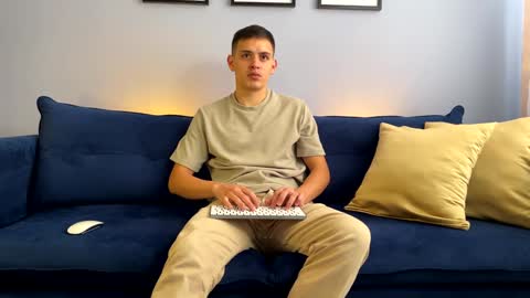 Liam online show from 01-10-25, 02:34