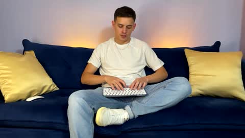 Liam online show from 01-19-25, 11:10