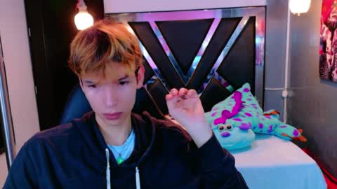 liam_green1 online show from 02-10-26, 11:47