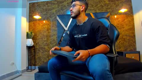 LIAM KLEIN online show from 09-11-25, 11:10