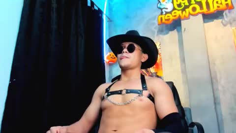 liam_knight online show from 10-28-25, 01:31