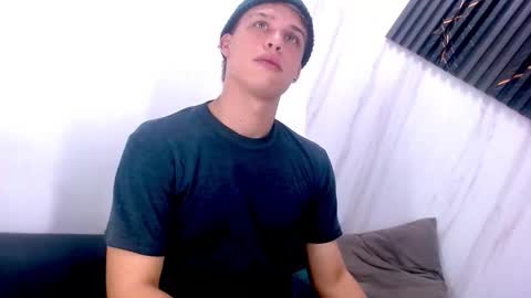 liam_york online show from 02-24-26, 05:22