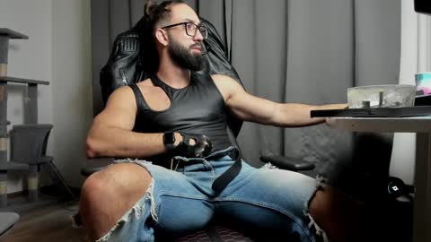 Liam online show from 01-31-25, 07:18