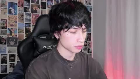 Snapshot of liamelf chatting on 09-21-25, 06:26 Liam online show from 09-21-25, 06:26