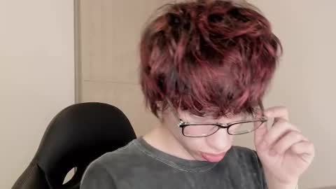 Snapshot of liamelf chatting on 02-11-26, 05:23 Liam online show from 02-11-26, 05:23