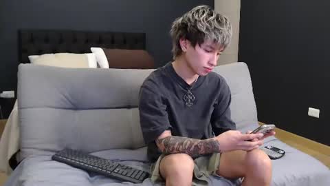 Snapshot of liamelf chatting on 07-26-26, 05:04 Liam online show from 07-26-26, 05:04