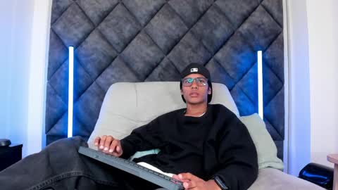 Snapshot of liamkron chatting on 05-12-26, 11:51 Liam twink big dick online show from 05-12-26, 11:51
