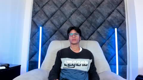 Snapshot of liamkron chatting on 05-13-26, 12:02 Liam twink big dick online show from 05-13-26, 12:02