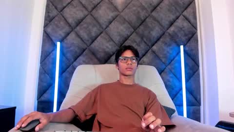Snapshot of liamkron chatting on 05-14-26, 11:06 Liam twink big dick online show from 05-14-26, 11:06