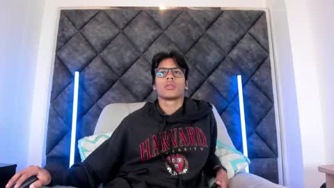 Snapshot of liamkron chatting on 05-20-26, 11:16 Liam twink big dick online show from 05-20-26, 11:16