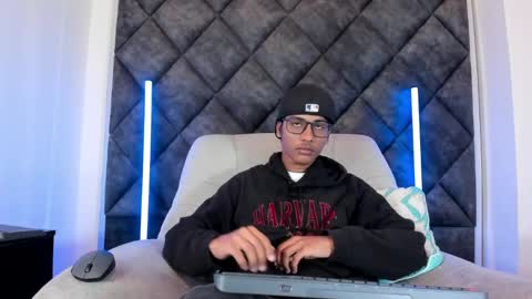 Snapshot of liamkron chatting on 05-21-26, 10:44 Liam twink big dick online show from 05-21-26, 10:44