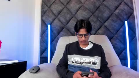 Snapshot of liamkron chatting on 05-22-26, 10:54 Liam twink big dick online show from 05-22-26, 10:54