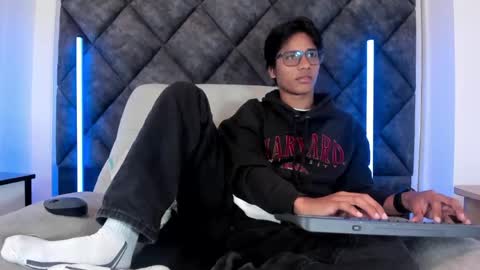 Snapshot of liamkron chatting on 05-26-26, 11:17 Liam twink big dick online show from 05-26-26, 11:17