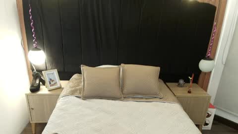 L I A M O N R O E online show from 04-18-26, 12:09