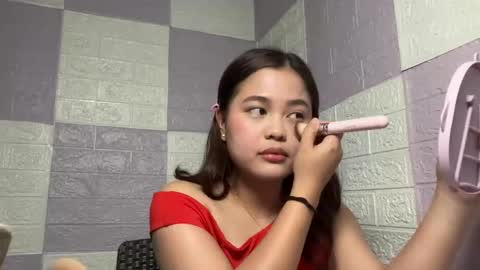 Snapshot of liannehenk chatting on 03-14-26, 02:33 Hazel online show from 03-14-26, 02:33