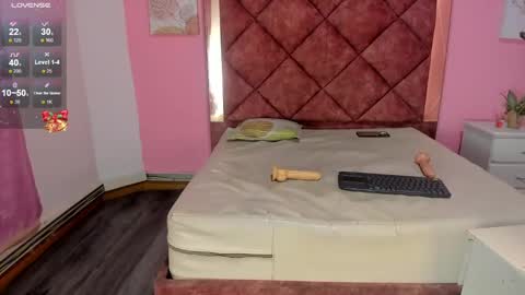 Snapshot of liaowen1 chatting on 12-03-24, 05:01 LIA online show from 12-03-24, 05:01