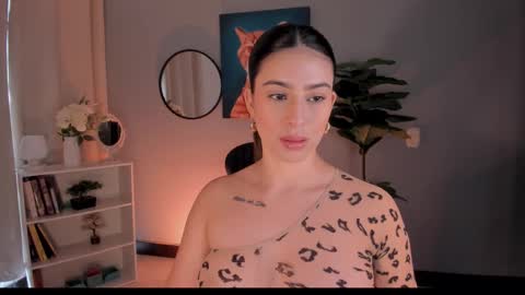 Snapshot of liapearce chatting on 11-29-25, 02:53 Lia online show from 11-29-25, 02:53