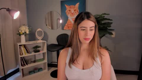 Snapshot of liapearce chatting on 02-05-26, 01:16 Lia online show from 02-05-26, 01:16