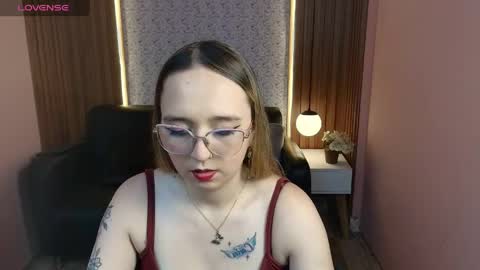 Lia Roberts online show from 05-29-26, 01:53