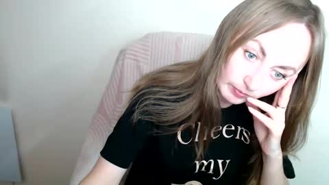Snapshot of liasais_ chatting on 05-12-26, 12:35 Lia online show from 05-12-26, 12:35