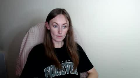 Snapshot of liasais_ chatting on 05-17-26, 12:23 Lia online show from 05-17-26, 12:23