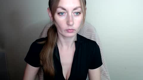Snapshot of liasais_ chatting on 05-18-26, 12:33 Lia online show from 05-18-26, 12:33