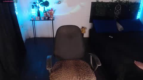 Snapshot of liascarlett chatting on 11-02-25, 04:15 LiaScarlett online show from 11-02-25, 04:15